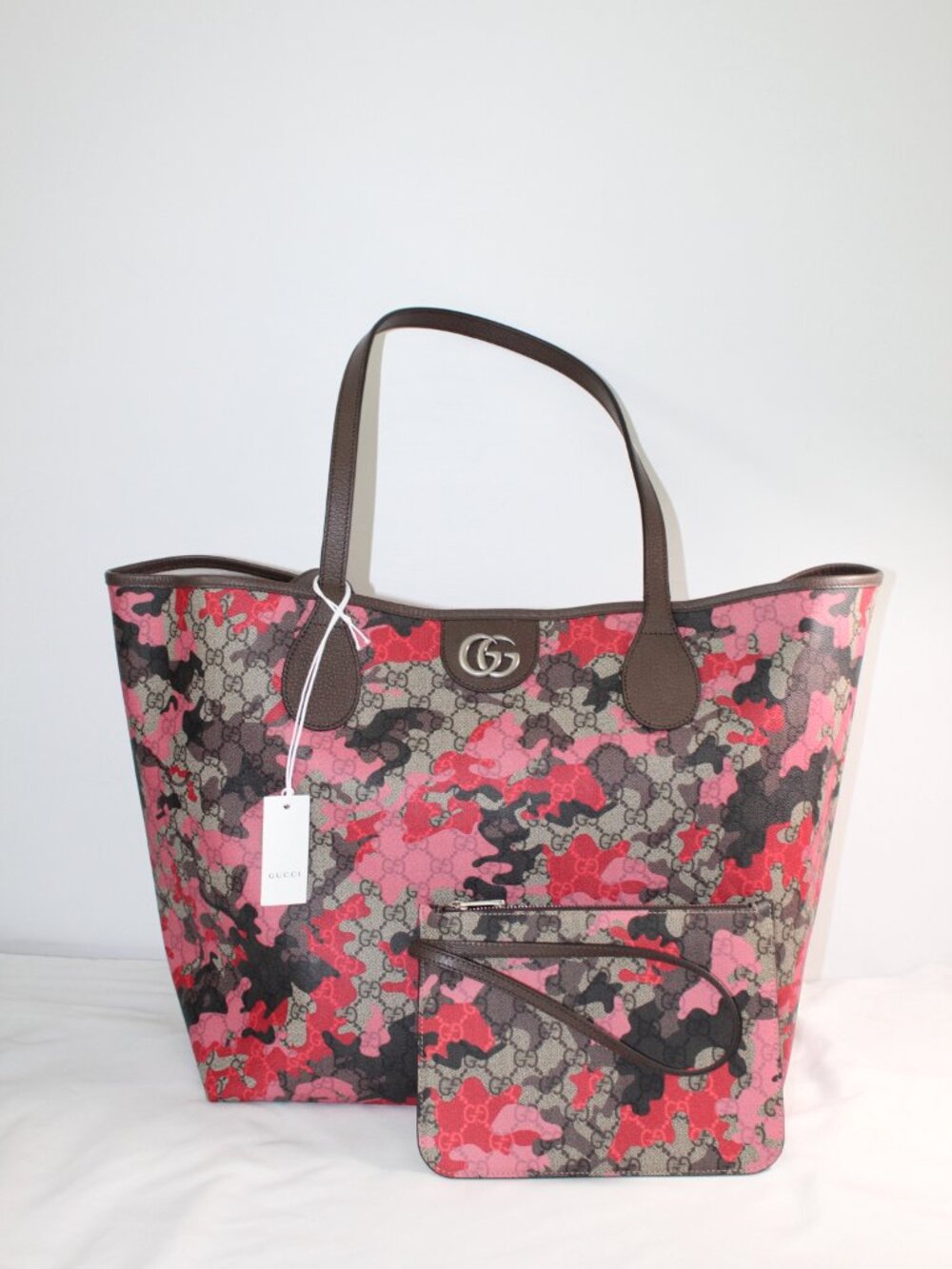 NWT Gucci GG Red Pink Camouflage Marbled Monogram Shopper Tote w Wristlet 856877